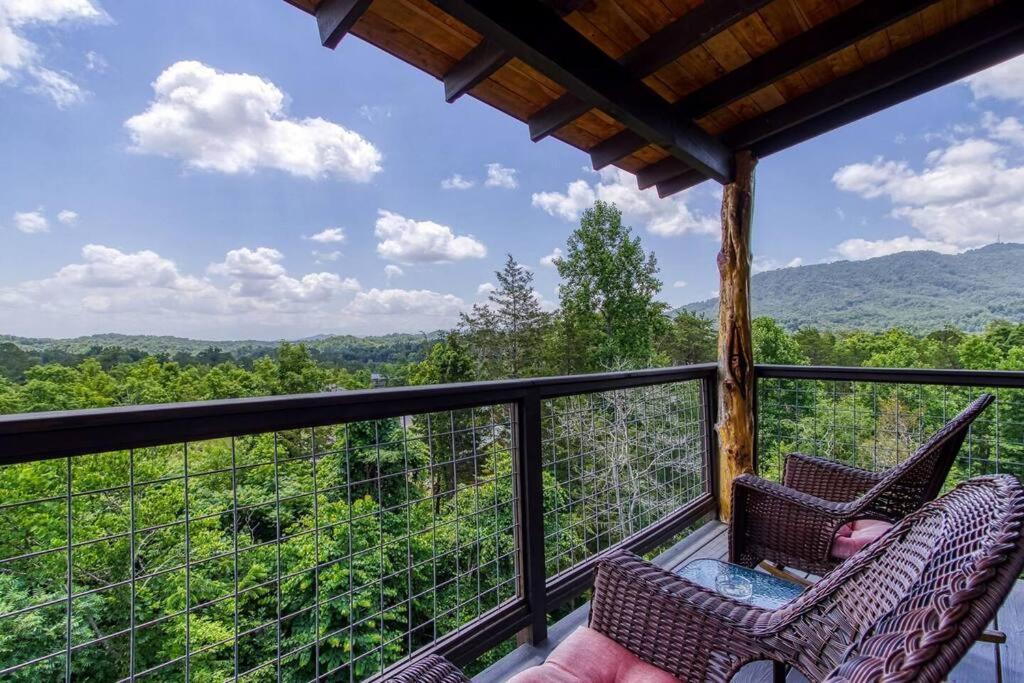 Villa The Log Castle~Stunning Mountain Views~Hot Tub à Sevierville Extérieur photo