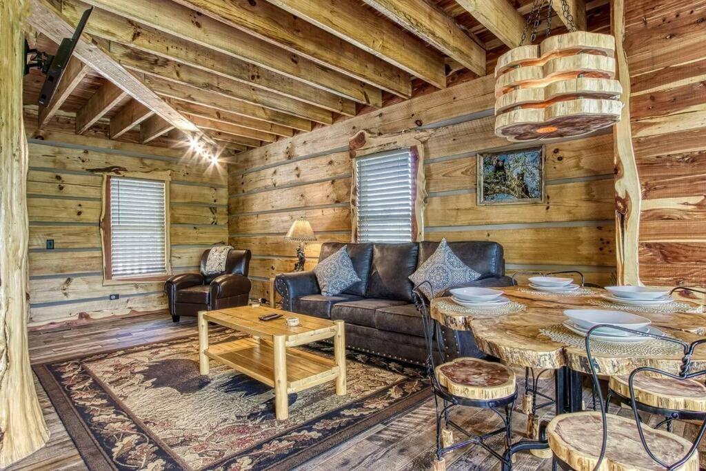 Villa The Log Castle~Stunning Mountain Views~Hot Tub à Sevierville Extérieur photo