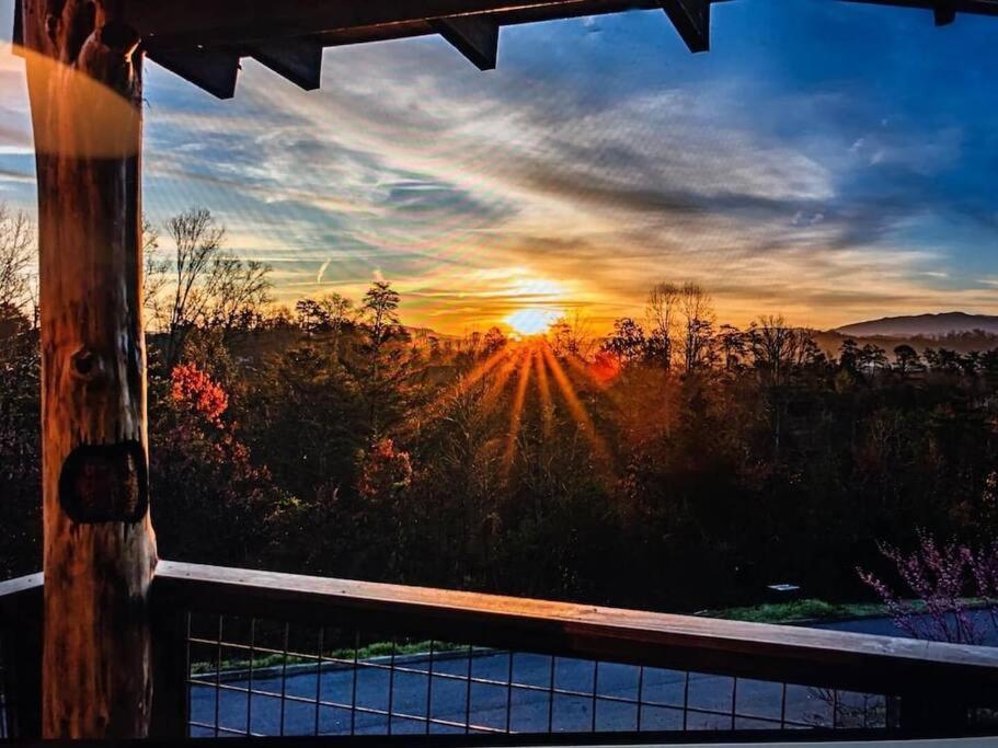 Villa The Log Castle~Stunning Mountain Views~Hot Tub à Sevierville Extérieur photo