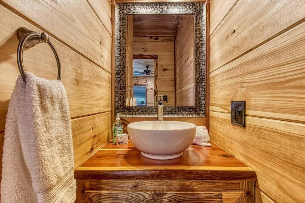 Villa The Log Castle~Stunning Mountain Views~Hot Tub à Sevierville Extérieur photo