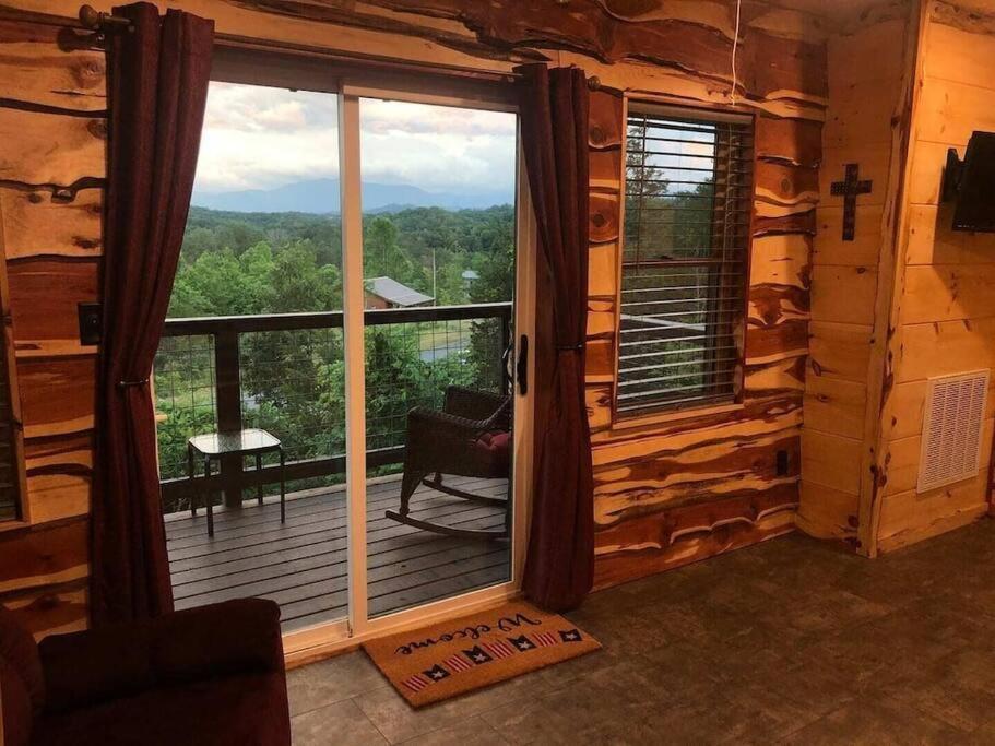 Villa The Log Castle~Stunning Mountain Views~Hot Tub à Sevierville Extérieur photo