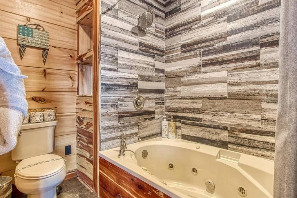 Villa The Log Castle~Stunning Mountain Views~Hot Tub à Sevierville Extérieur photo