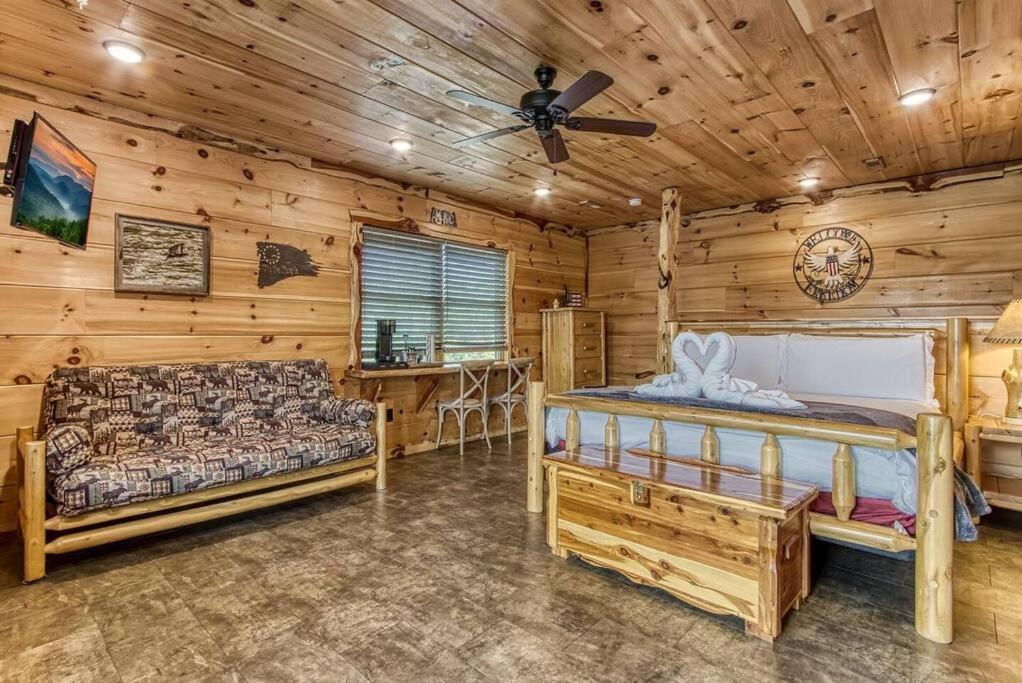 Villa The Log Castle~Stunning Mountain Views~Hot Tub à Sevierville Extérieur photo