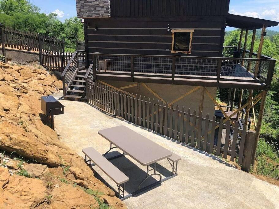 Villa The Log Castle~Stunning Mountain Views~Hot Tub à Sevierville Extérieur photo
